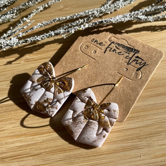 White & Gold Clay and Resin Christmas Gift/Present Hoop Earrings - Picture 7 of 9